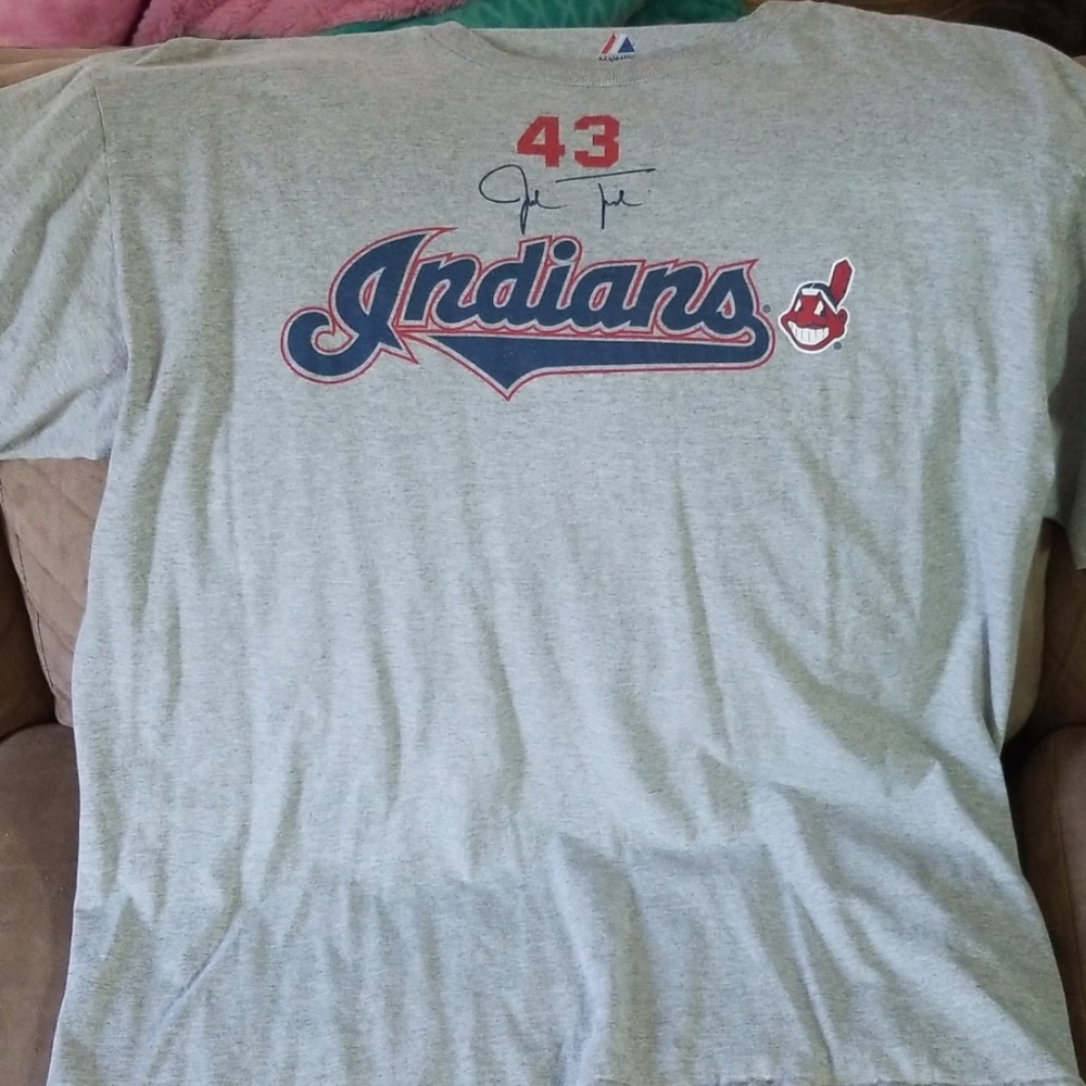 2 Men's xl Cleveland Indians tshirts